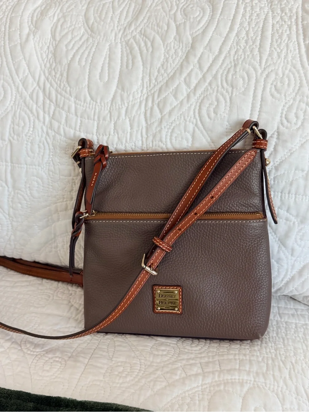 ✨Dooney & Bourke Pebble Grain North South Janine Crossbody EUC ✨